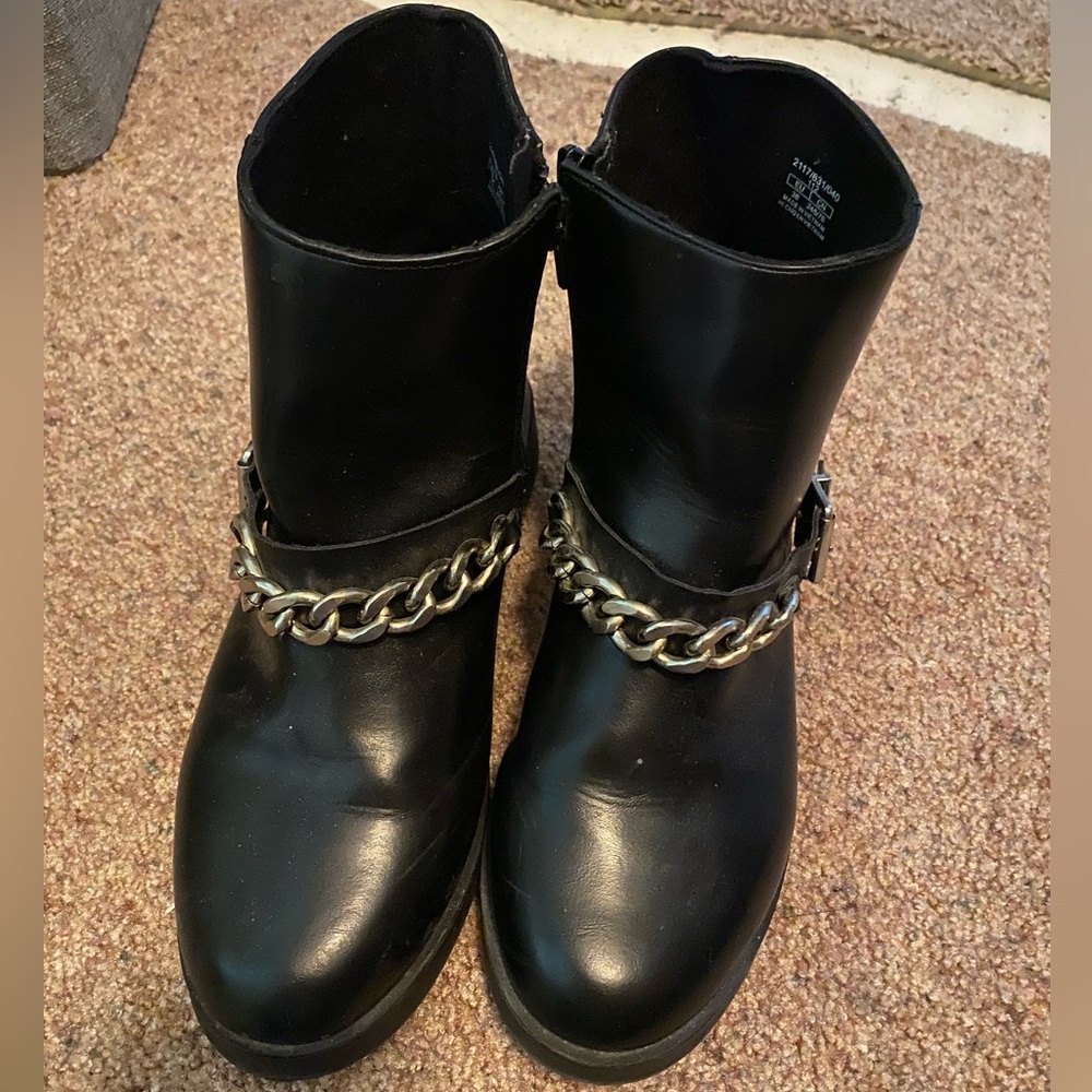Zara Ankle boots with Chain